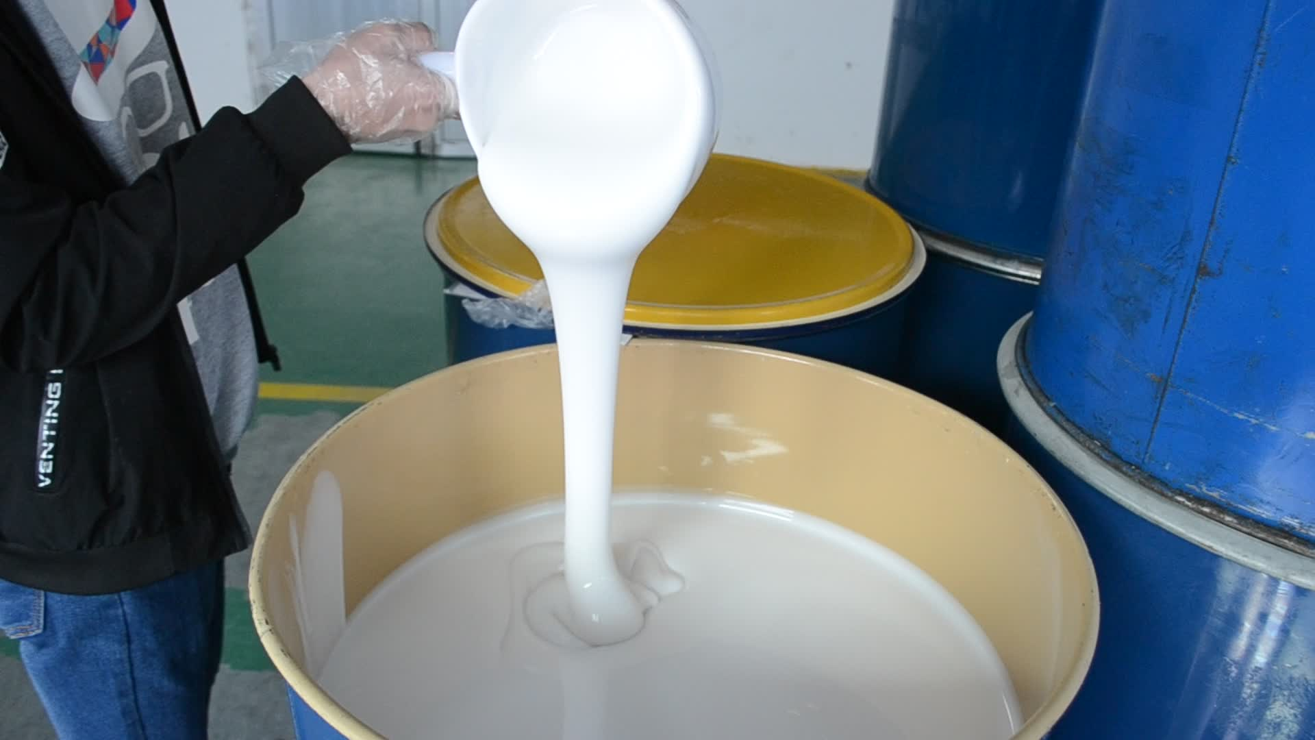 選購(gòu)模具硅膠如何適應(yīng)小批量與大批量生產(chǎn)的靈活需求？